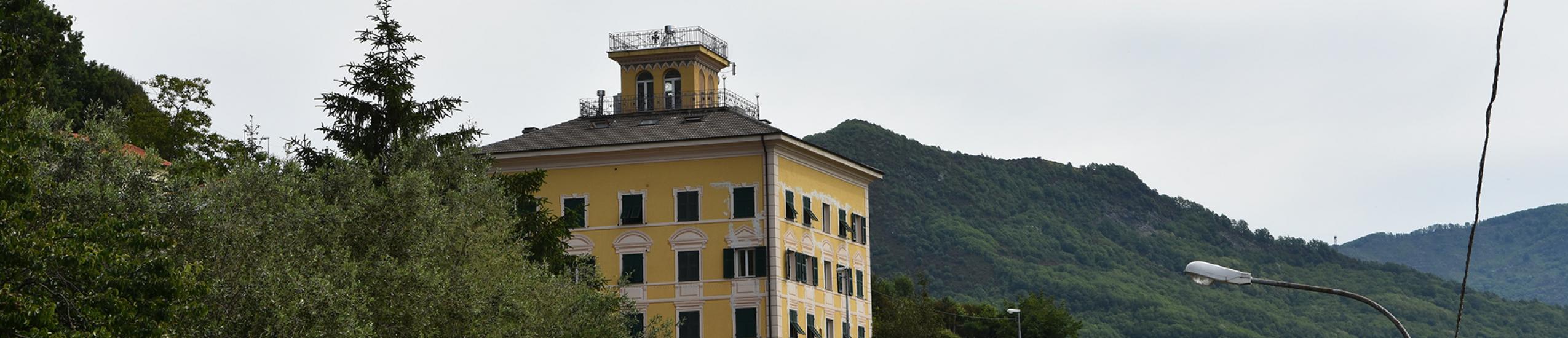 L'edificio con la torretta