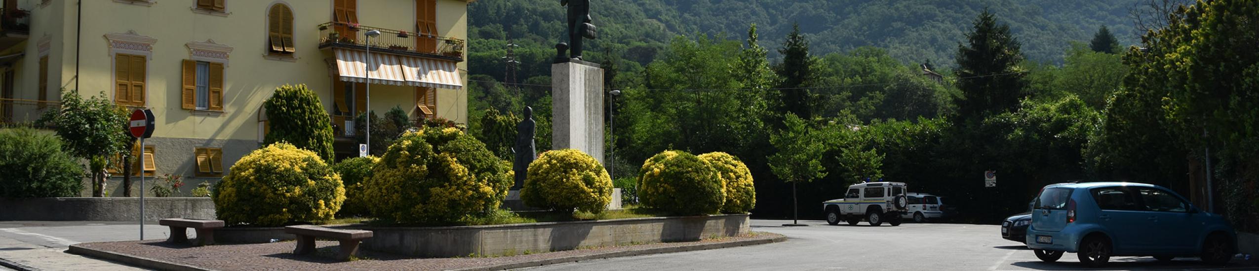 Il parcheggio visto dalla strada