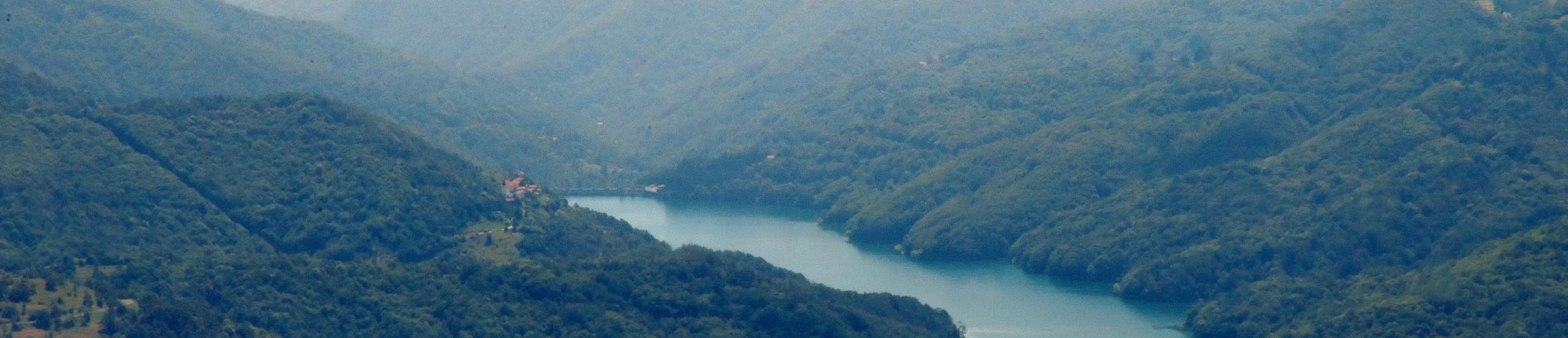 lago del brugneto - sentiero lungolago