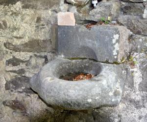 Antica fontanella in pietra
