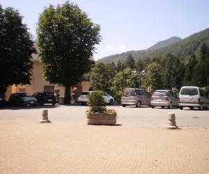 Parcheggio pubblico Capoluogo davanti alla Chiesa