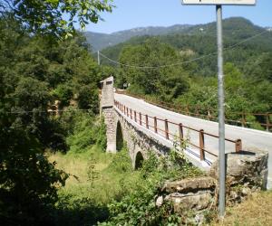 Vista del ponte da monte