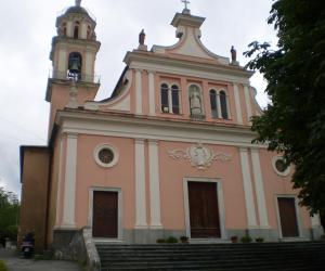 La facciata di Santo Stefano